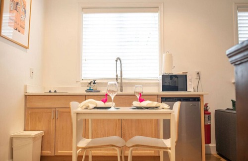 Douglas Apartment | Cozy Studio w/Tons of Natural Light