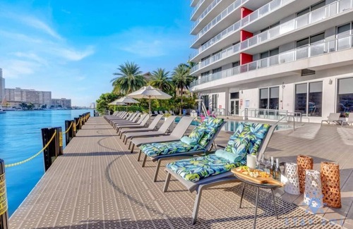 Hallandale Beach Apartment | Cozy Studio w/Balcony & Pool
