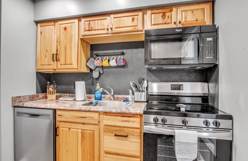 Ellicottville Condo | Cozy Studio, Walk or Bike to Holiday Valley or Town, A/C