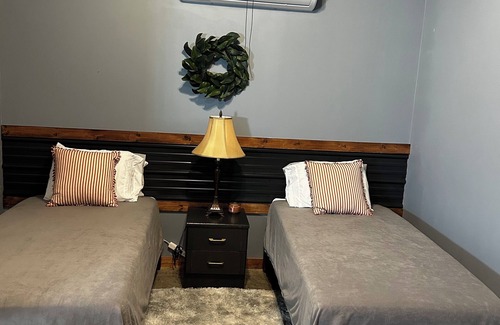 Roxbury Apartment | Cozy studio with AC and WiFi in charming Gypsum
