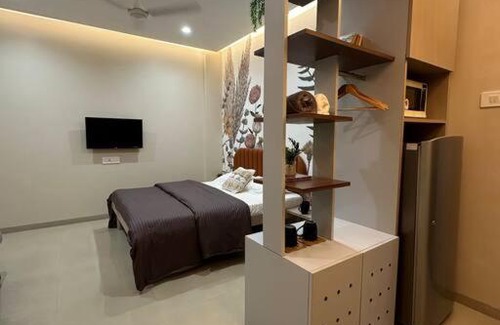 Mundhwa Apartment | Cozy Studio with Premium Interiors-WiFi,AC,SmartTv