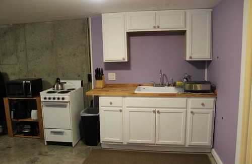 Springfield Apartment | Cozy studio with WiFi and fitness room in Springfield. Close to Okemo and Magic.