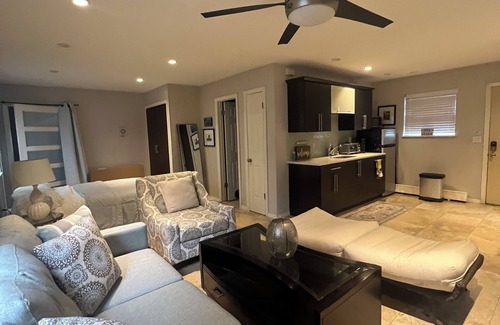 Long Beach Apartment | Cozy studio with WiFi and AC in the fabulous west end of Long Beach New York