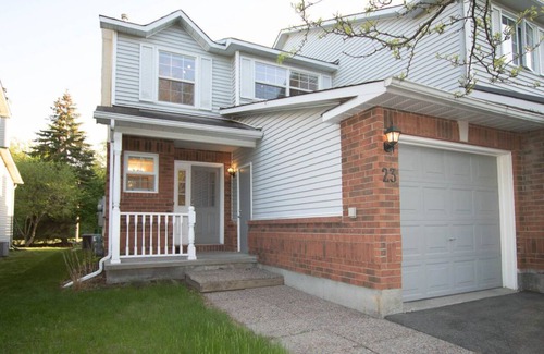 Kanata Lakes - Marchwood Lakeside - Morgan's Grant - Kanata House | Cozy SubUrban Retreat Ideal for Family & Young Professionals in Kanata Lakes