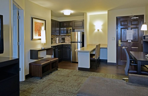 Beckett Ridge Condo | Cozy Suite | Daily Breakfast and Indoor Pool