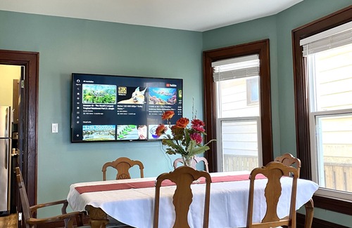 Niagara Falls House | Cozy Suite-Walk to the Falls