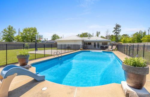 Sulphur House | Cozy Sulphur Getaway, Pool and Basketball Court