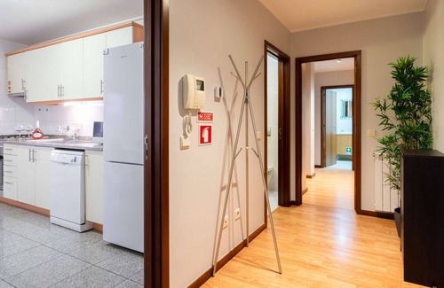 Sao Mamede de Infesta Apartment | Cozy Sunny Flat w/Terrace | São João