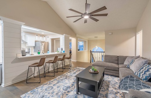 Lawrenceville House | Cozy Sweet Peach 4 BR 3 BA with Bonus Room & Screened Porch - Pet Free home