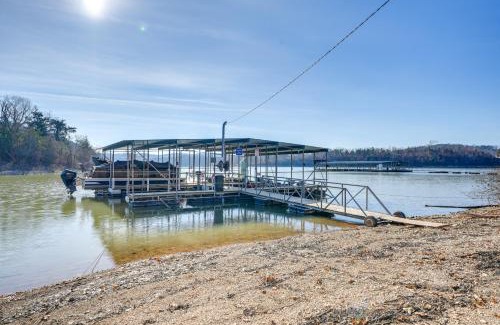 Cape Fair House | Cozy Table Rock Lake Boathouse with Pool Access