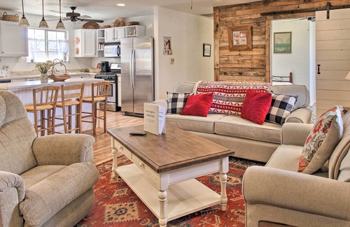 Taylor House | Cozy Taylor Home w/ Fireplace - Hiking Nearby