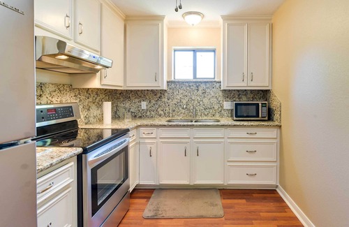 Texas City Apartment | Cozy Texas City Guest House - 5 Mi to Beach!