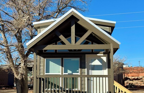 Page Cabin | Cozy Tiny Home King Room #14B