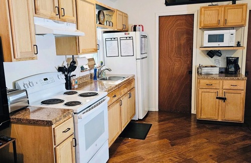 Jarvisburg Cottage | Cozy Tiny House -close walk to quaint neighborhood beach!
