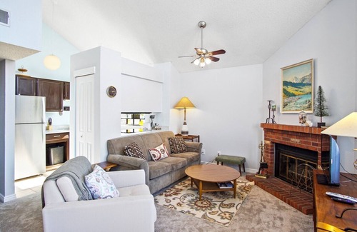 Foothills Condo | Cozy Top Floor 1 Bed Condo on Green Mountain with Cathedral Ceilings