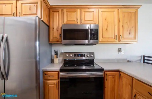 Clearfield House | Cozy Townhome Gathering Spot