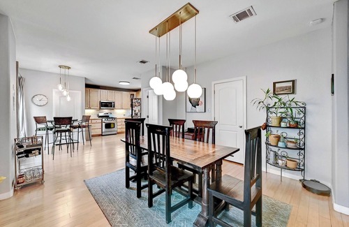 Foster Heights House | Cozy Townhome in Central East Austin