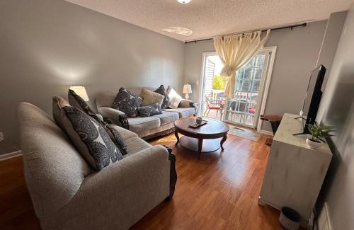 Hugo Villa | Cozy townhome