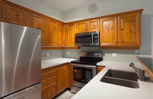 Upper Village House | Cozy Townhome w/Secure Parking & Shared Hot Tub