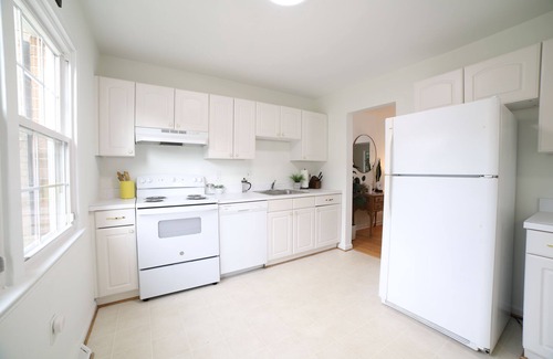 Rockville House | Cozy Townhome walking distance to Crown. Near metro, Rio, NIST, AstraZeneca