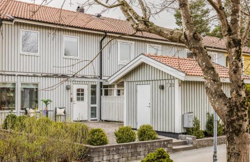 Kungsangen House | Cozy townhouse 7 beds in Stockholm County