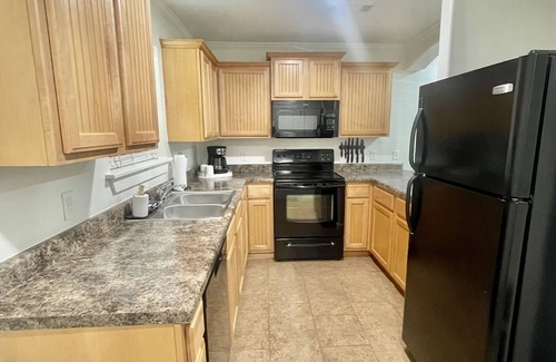 Johnson House | Cozy townhouse in the heart of Fayetteville, minutes from the U of A.