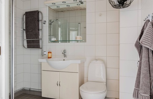 Kungsangen House | Cozy Townhouse, 6+1 Beds, Terrace - Stockholm Area