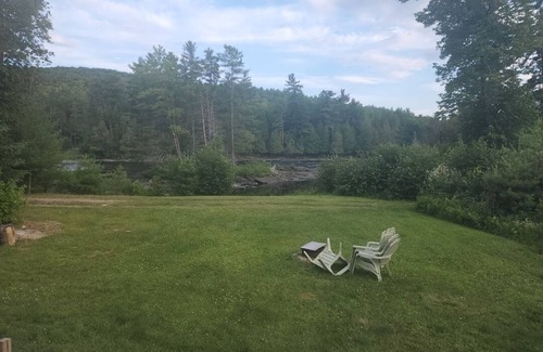 Greater Madawaska RV Rental | Cozy trailer right on the Madawaska River