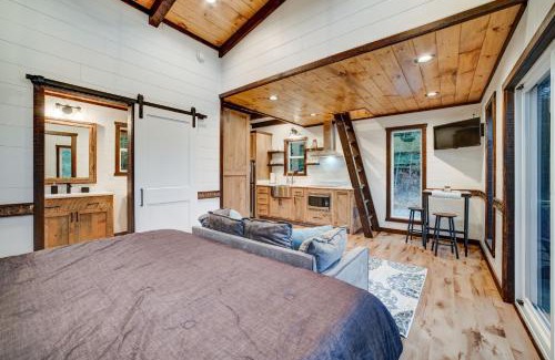 Morganton House | Cozy Treehouse w Hot Tub, Fire Pit, Pet Friendly, Lake Access
