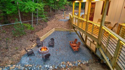 Morganton House | Cozy Treehouse w Hot Tub, Fire Pit, Pet Friendly, Lake Access