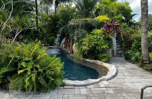 Miami Springs House | Cozy Tropical Cabana