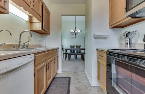 Indianapolis Condo | Cozy two bedroom condo in a safe neighborhood.