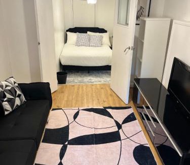 Forest Hill Apartment | Cozy Two Bedroom Flat 1 Minute from Forest Hill Train Station