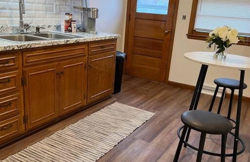 Merriam Apartment | Cozy two bedroom home near downtown KC