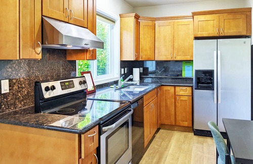 Kenmore House | Cozy two bedroom in quiet neighborhood