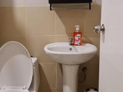 South Triangle Apartment | Cozy Type Unit - with Public Pool & 100Mbps Fibre