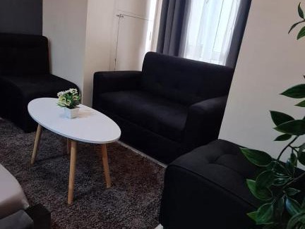 South Triangle Apartment | Cozy Type Unit - with Public Pool & 100Mbps Fibre