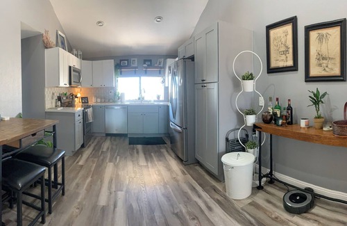 University City Condo | COZY UCSD/La Jolla Condo 2bd, 10-15 min from just about anywhere in the city