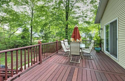 Union Pier House | Cozy Union Pier House with Hot Tub, Deck and Backyard!