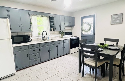 Hodgenville House | Cozy updated Hodgenville home in central Kentucky, Abraham Lincoln National Park
