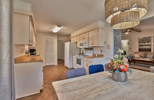 Lakeland House | Cozy Updated Lakefront Home