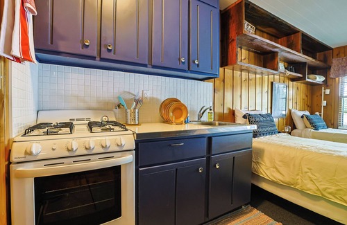 Presque Isle Apartment | Cozy Updated Lakeside Retreat W/Full Kitchenette