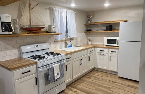 Shawano Cabin | Cozy updated one bedroom cottage on shawano lake