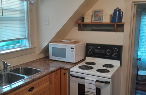 St. Martins Apartment | Cozy upper apartment across from the Bay of Fundy.