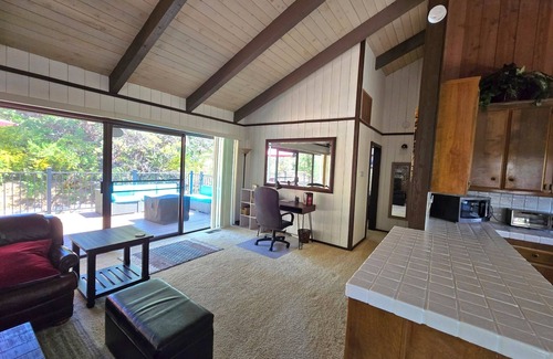 Colfax Cabin | Cozy Upstairs Cabin w/Canal Views 45 mins to slopes & 10 mins to Rollins Lake