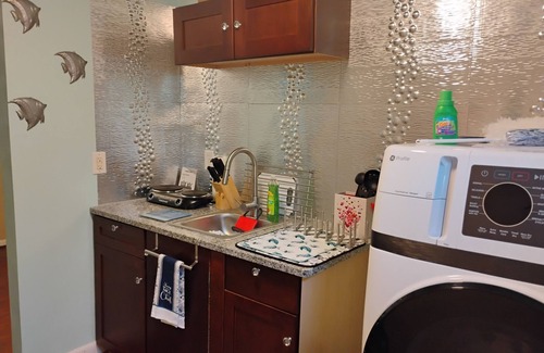 Central Newport News Apartment | Cozy upstairs studio apartment in Historic Hilton Village in Newport News, VA