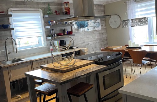 Moncton House | Cozy Urban Getaway – Close to Everything