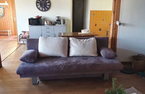 Goldiwil Ski Chalet | Cozy vacation home with views of Lake Thun and the Alps