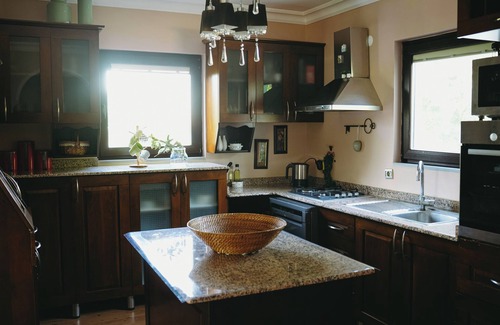 Kartepe Villa | Cozy Villa with Heated Pool, Surrounded by Nature
