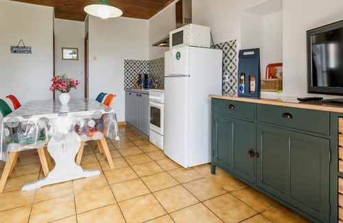 Le Landreau Cottage | Cozy Vineyard Cottage: Private Terrace, WiFi, Near Nantes
